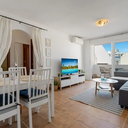 Apartment Center At By Costarentals - Ref 94 *